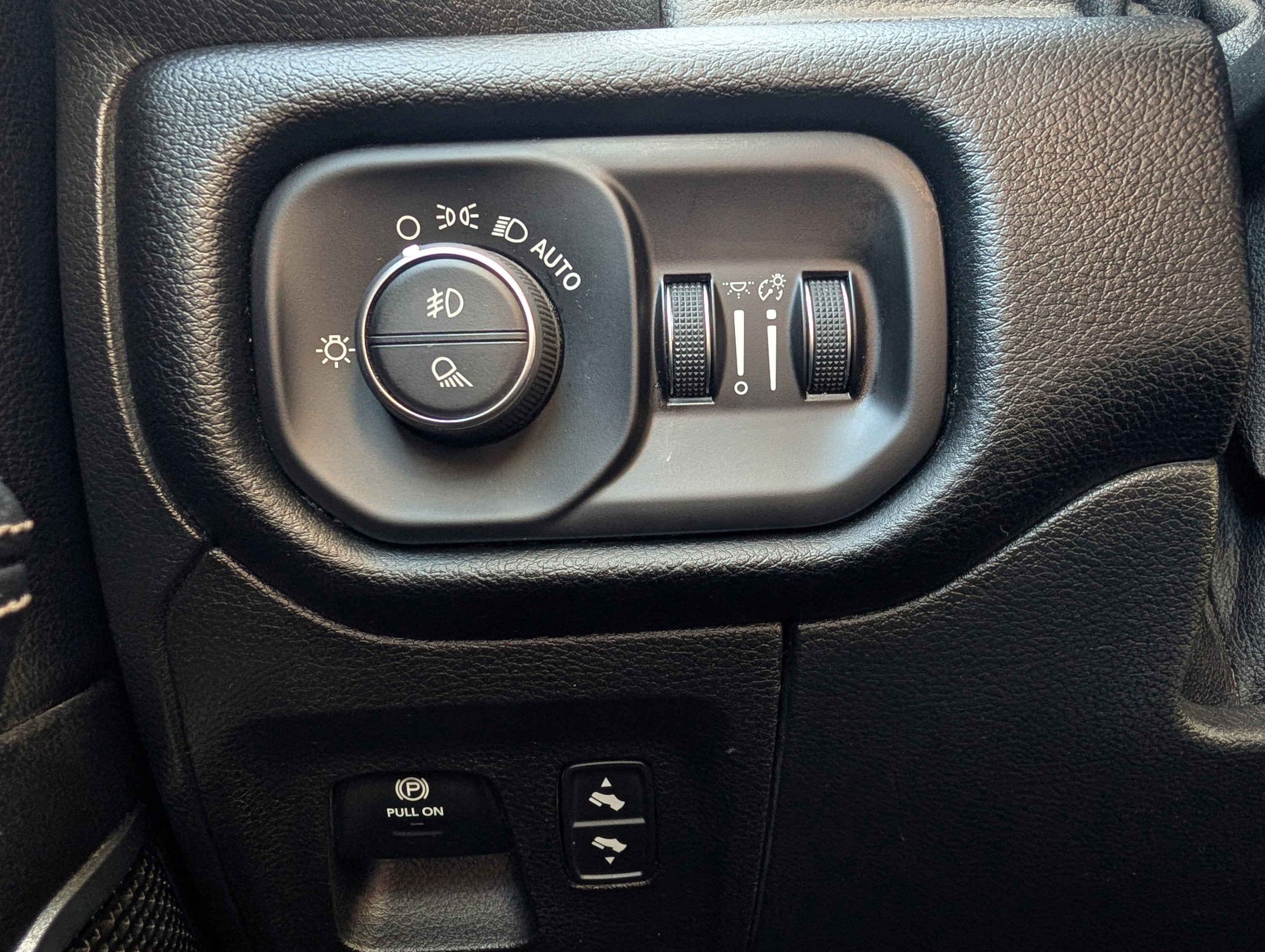 2022 RAM 1500 Laramie Crew Cab 4x4 5'7" Box