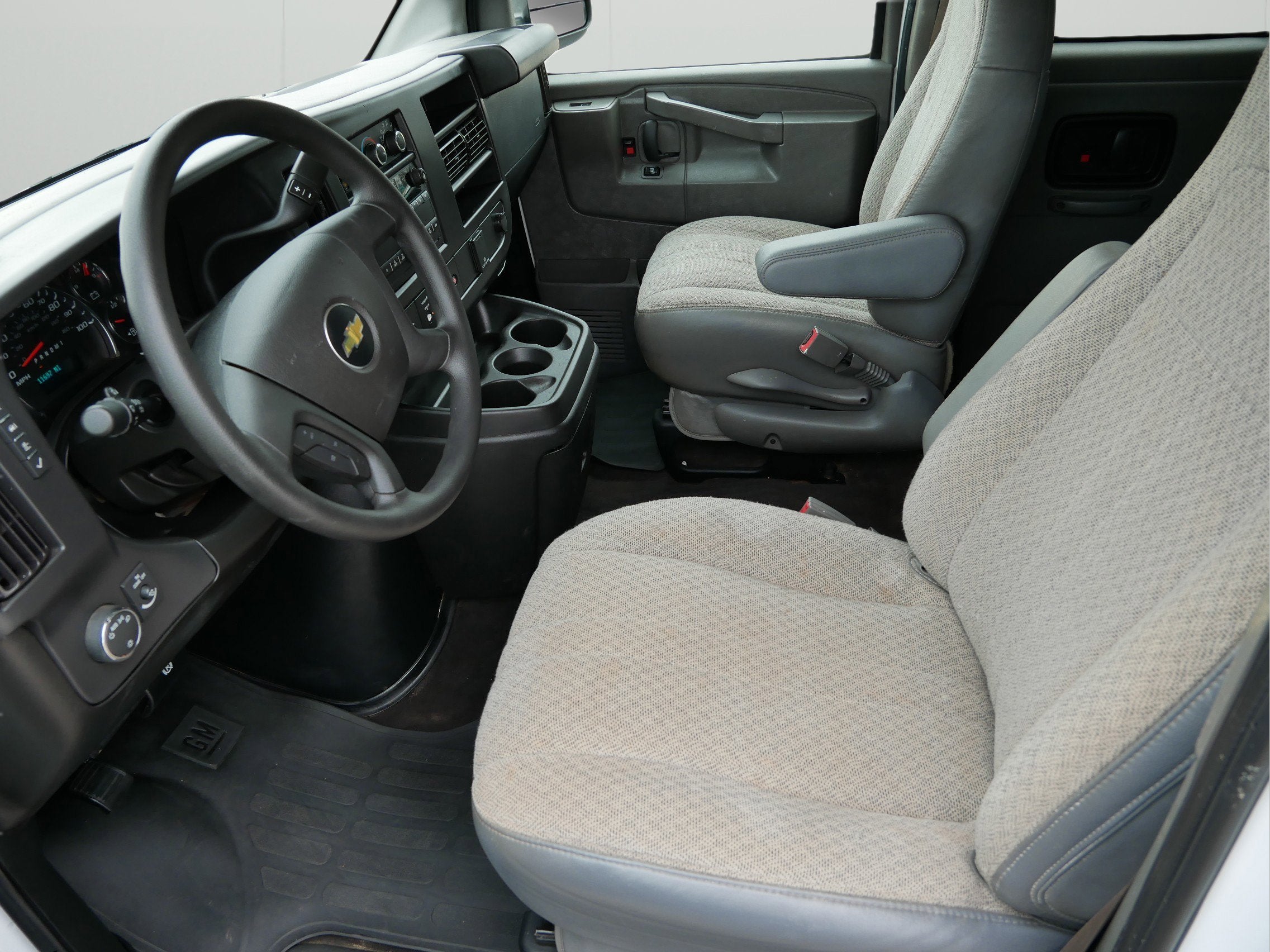 2024 Chevrolet Express Passenger 3500 LS