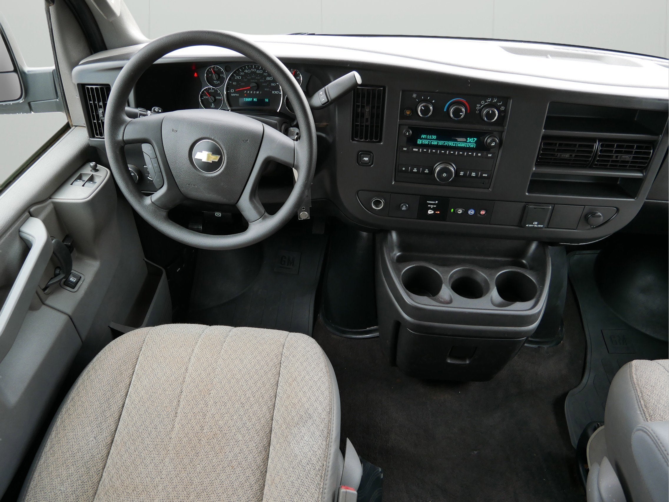 2024 Chevrolet Express Passenger 3500 LS