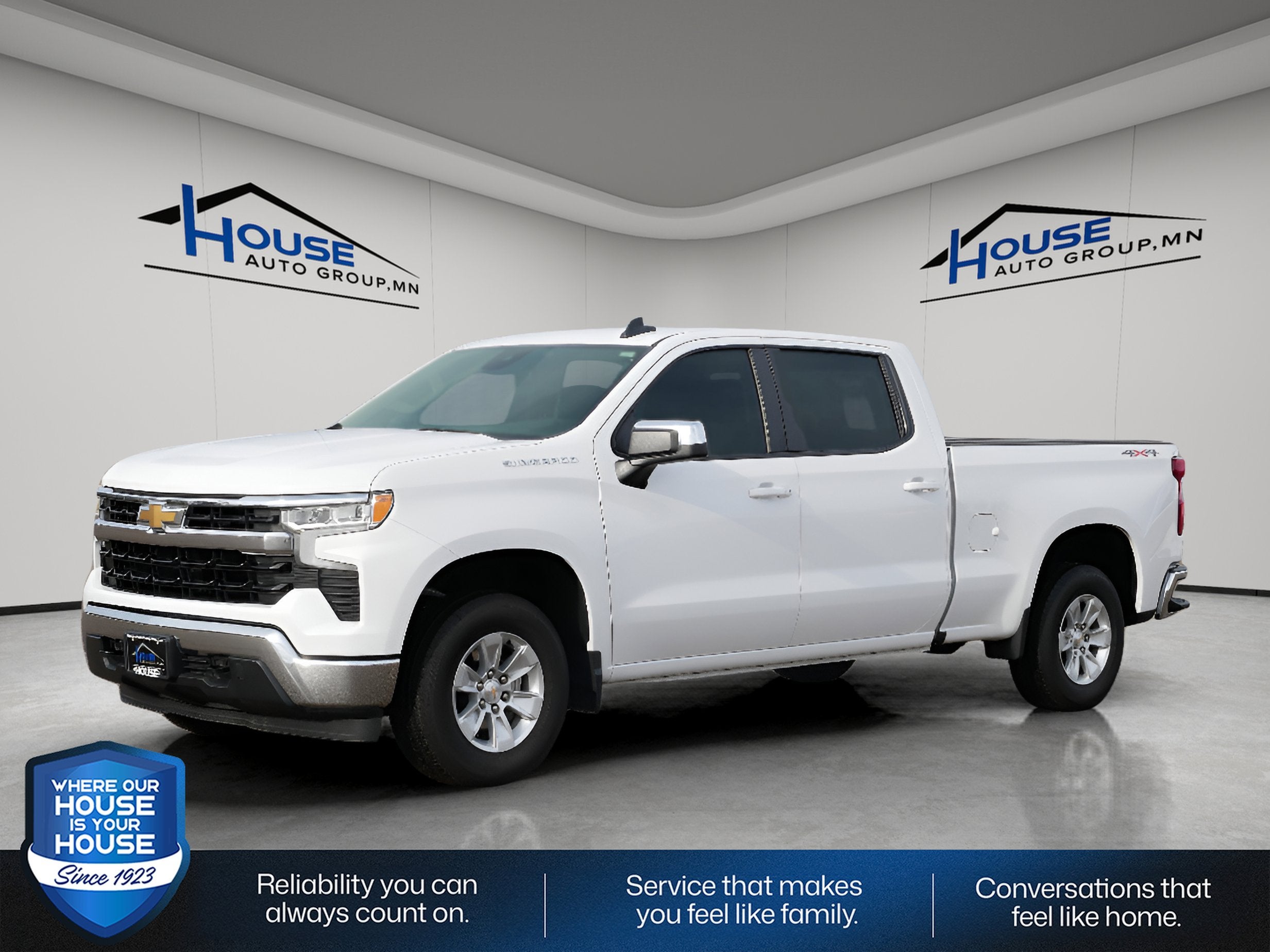 Used 2024 Chevrolet Silverado 1500 LT with VIN 1GCUDDED1RZ273952 for sale in Stewartville, Minnesota