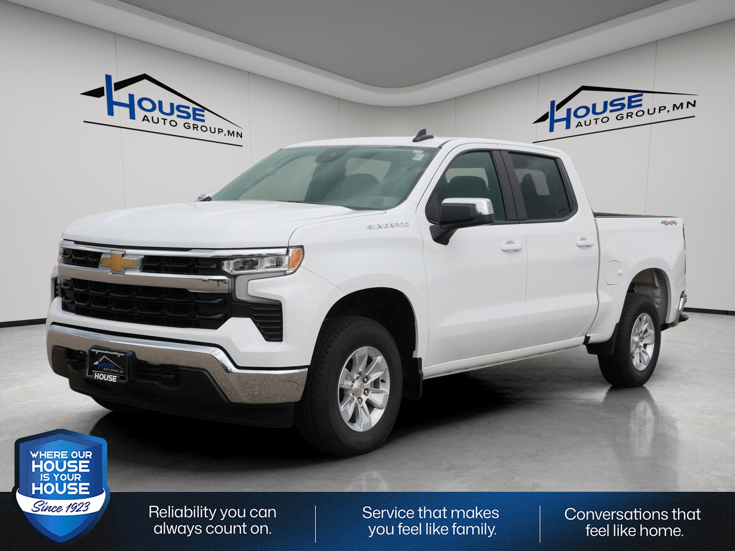 Used 2025 Chevrolet Silverado 1500 LT with VIN 1GCUKDED8SZ131139 for sale in Stewartville, Minnesota