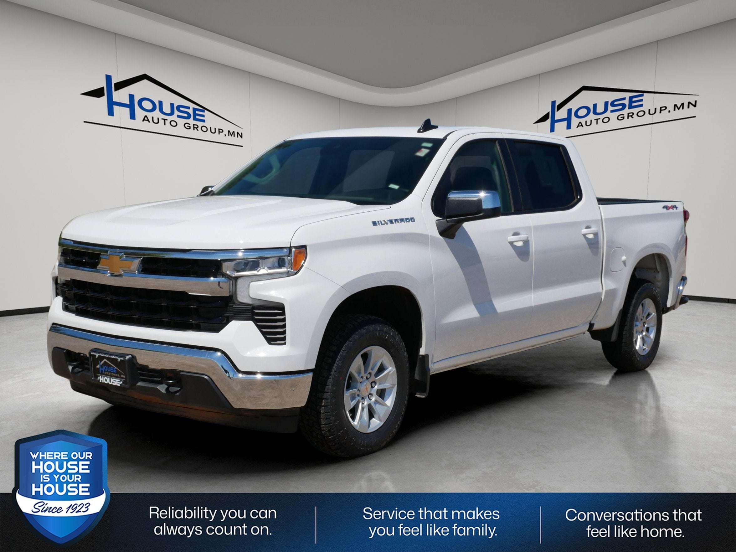 Used 2025 Chevrolet Silverado 1500 LT with VIN 1GCUKDEDXSZ130168 for sale in Stewartville, Minnesota
