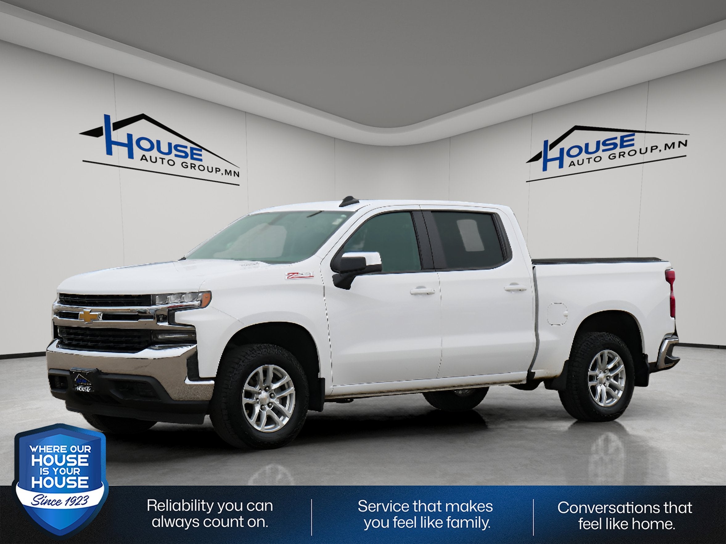 Used 2021 Chevrolet Silverado 1500 LT with VIN 1GCUYDET4MZ367117 for sale in Stewartville, Minnesota