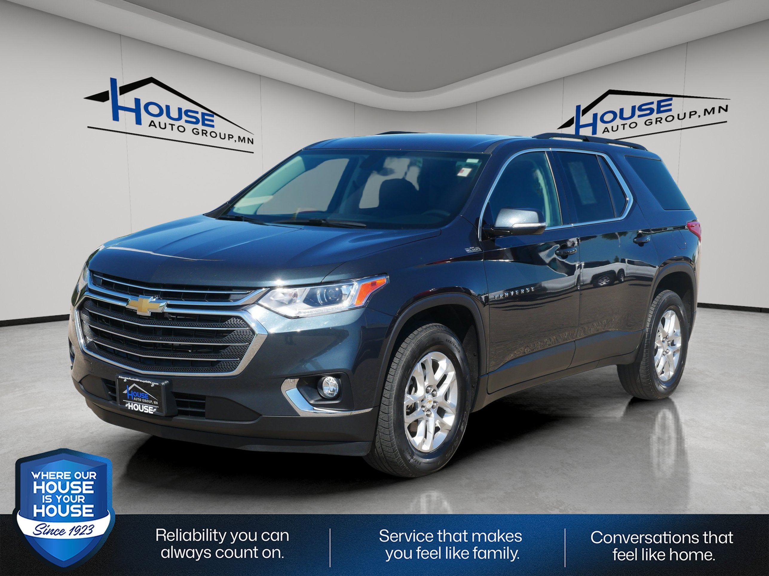 Used 2019 Chevrolet Traverse 1LT with VIN 1GNEVGKWXKJ229551 for sale in Stewartville, Minnesota