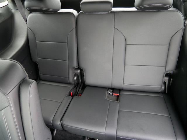 2025 Chevrolet Traverse Base