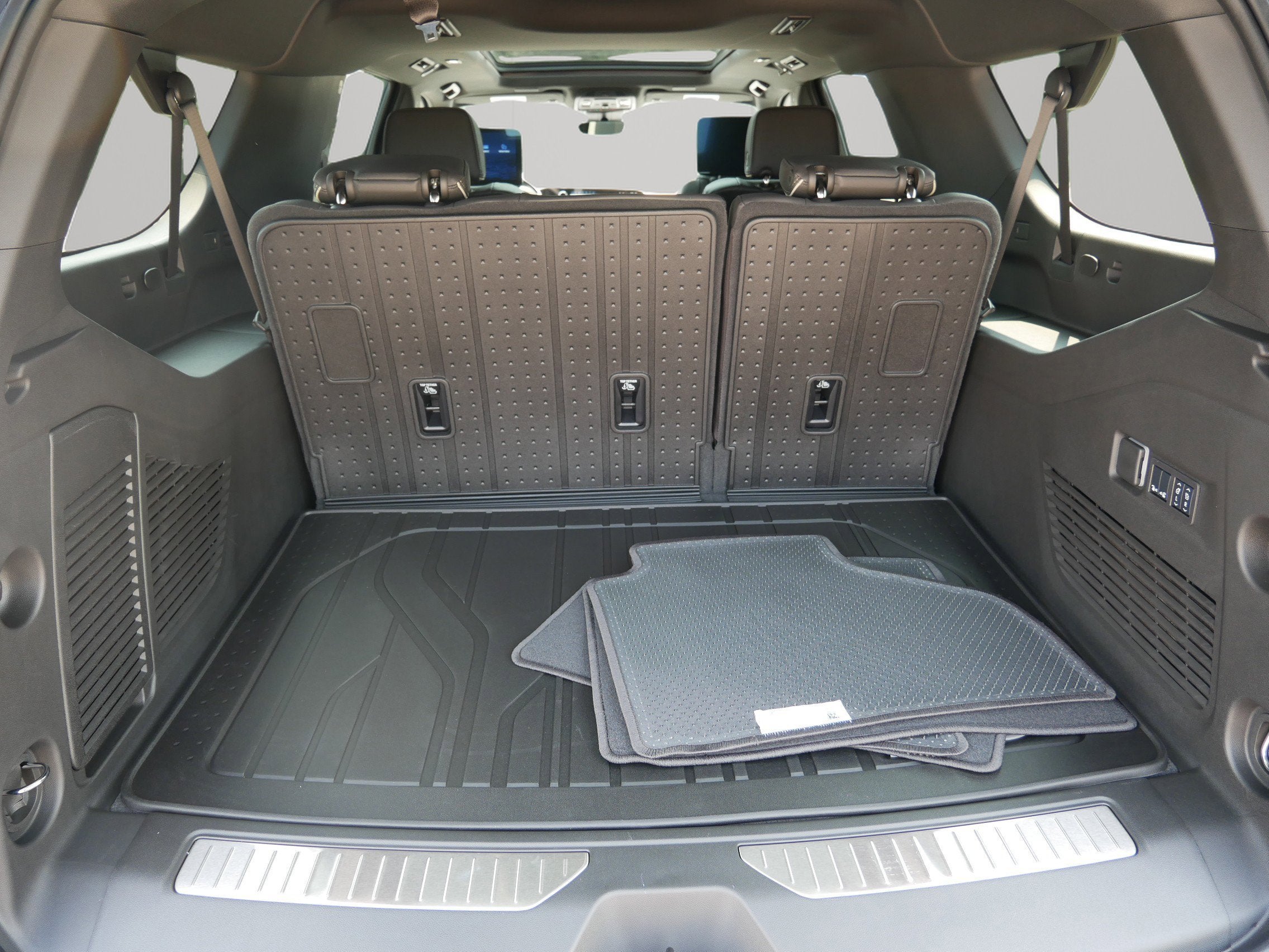 2025 Chevrolet Suburban 4WD Premier