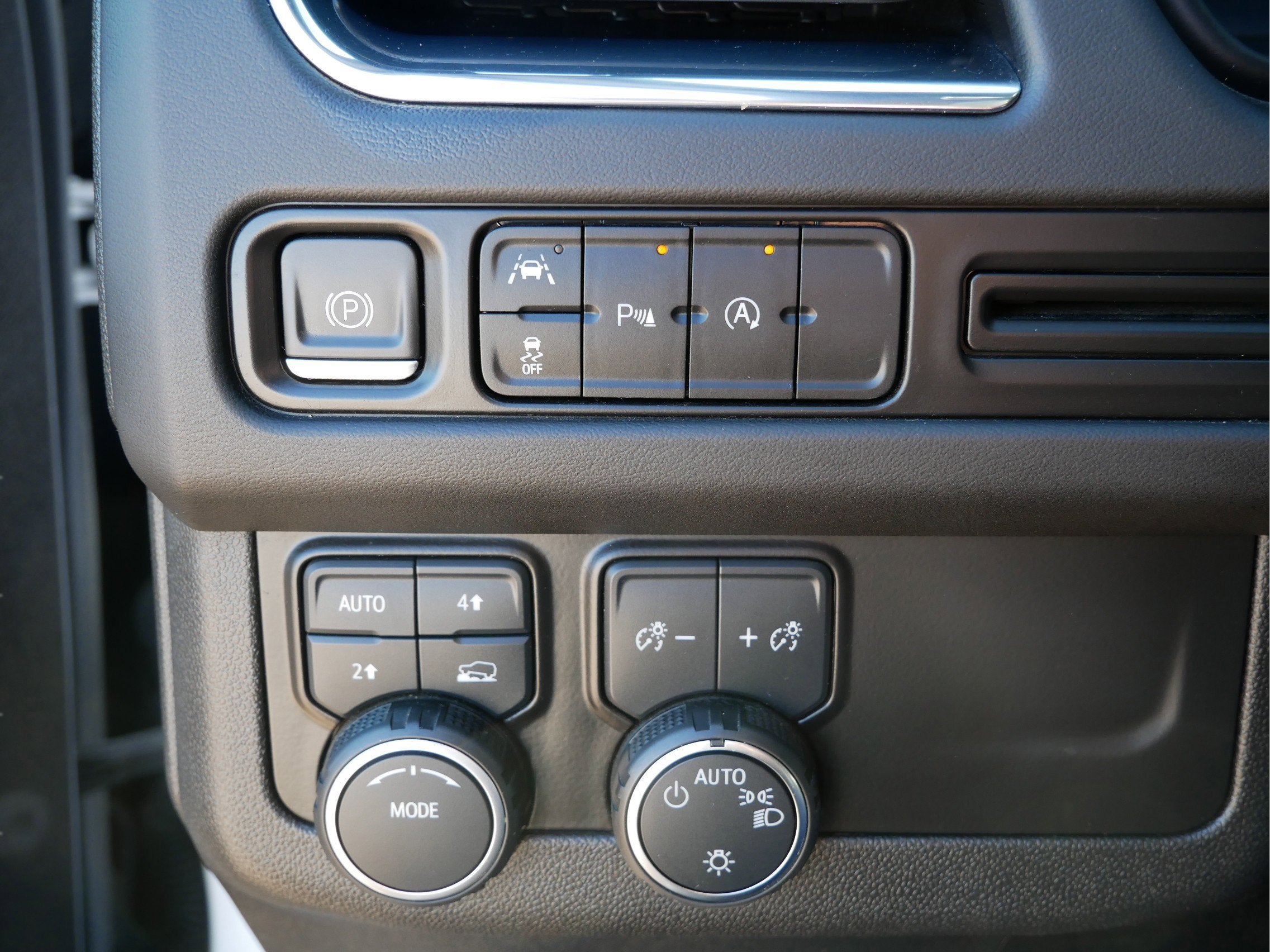 2023 Chevrolet Suburban LS