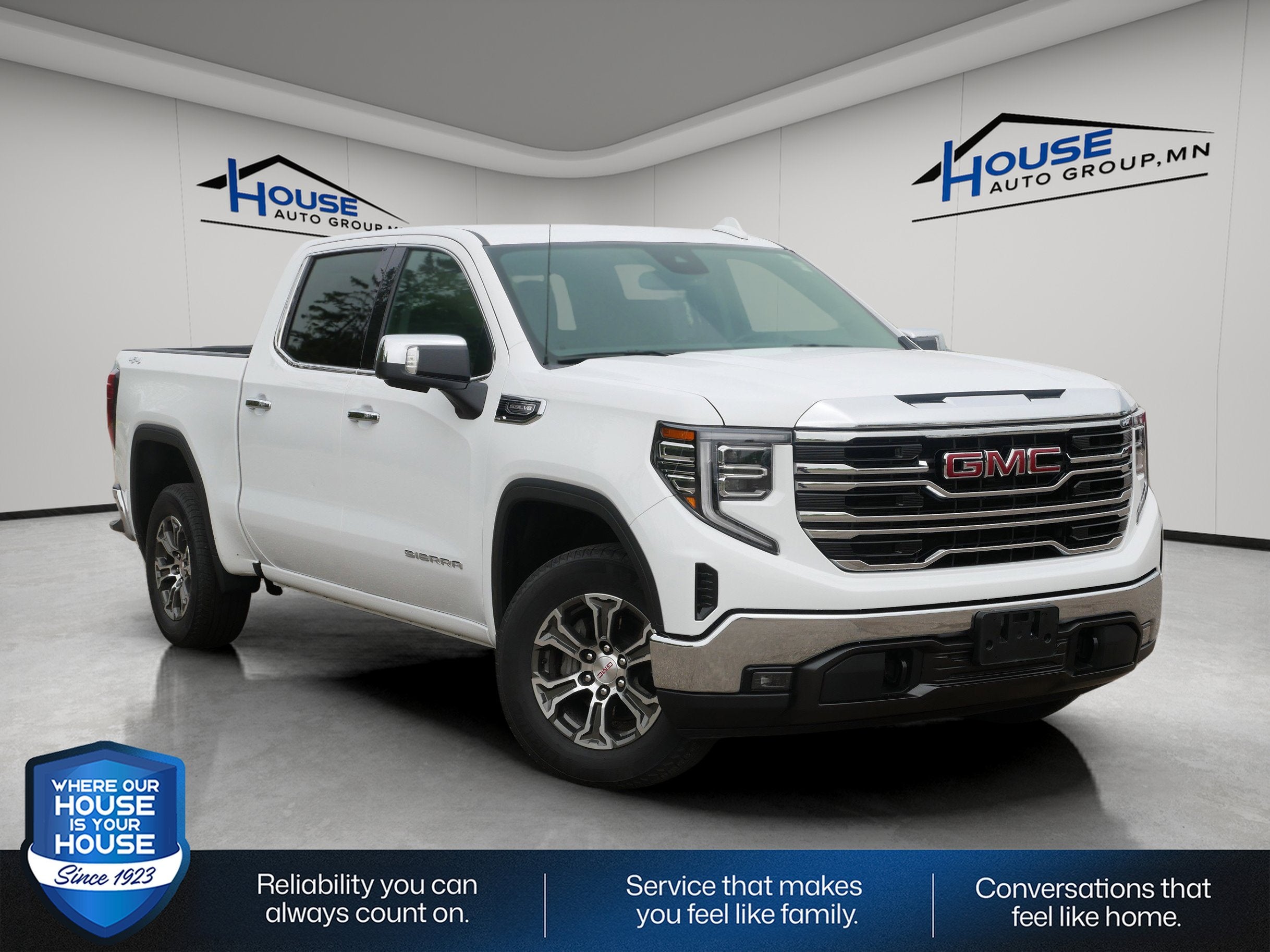2025 GMC Sierra 4WD Crew Cab Short Box SLT's photo
