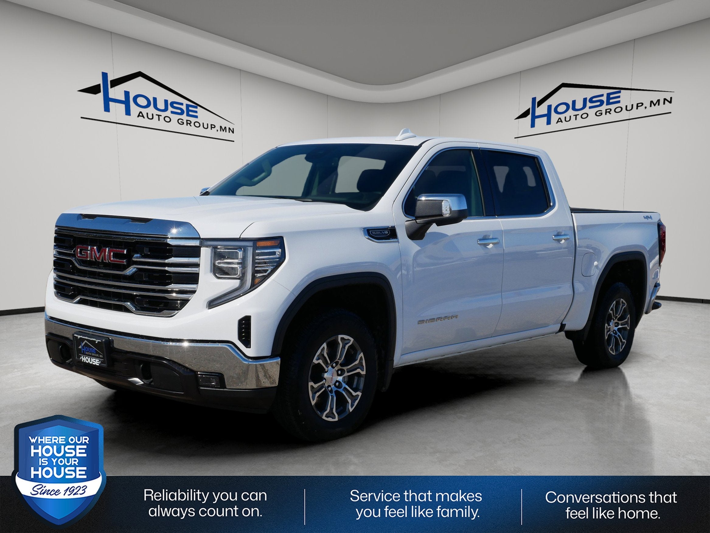 Used 2025 GMC Sierra 1500 SLT with VIN 1GTUUDED5SZ132355 for sale in Stewartville, Minnesota