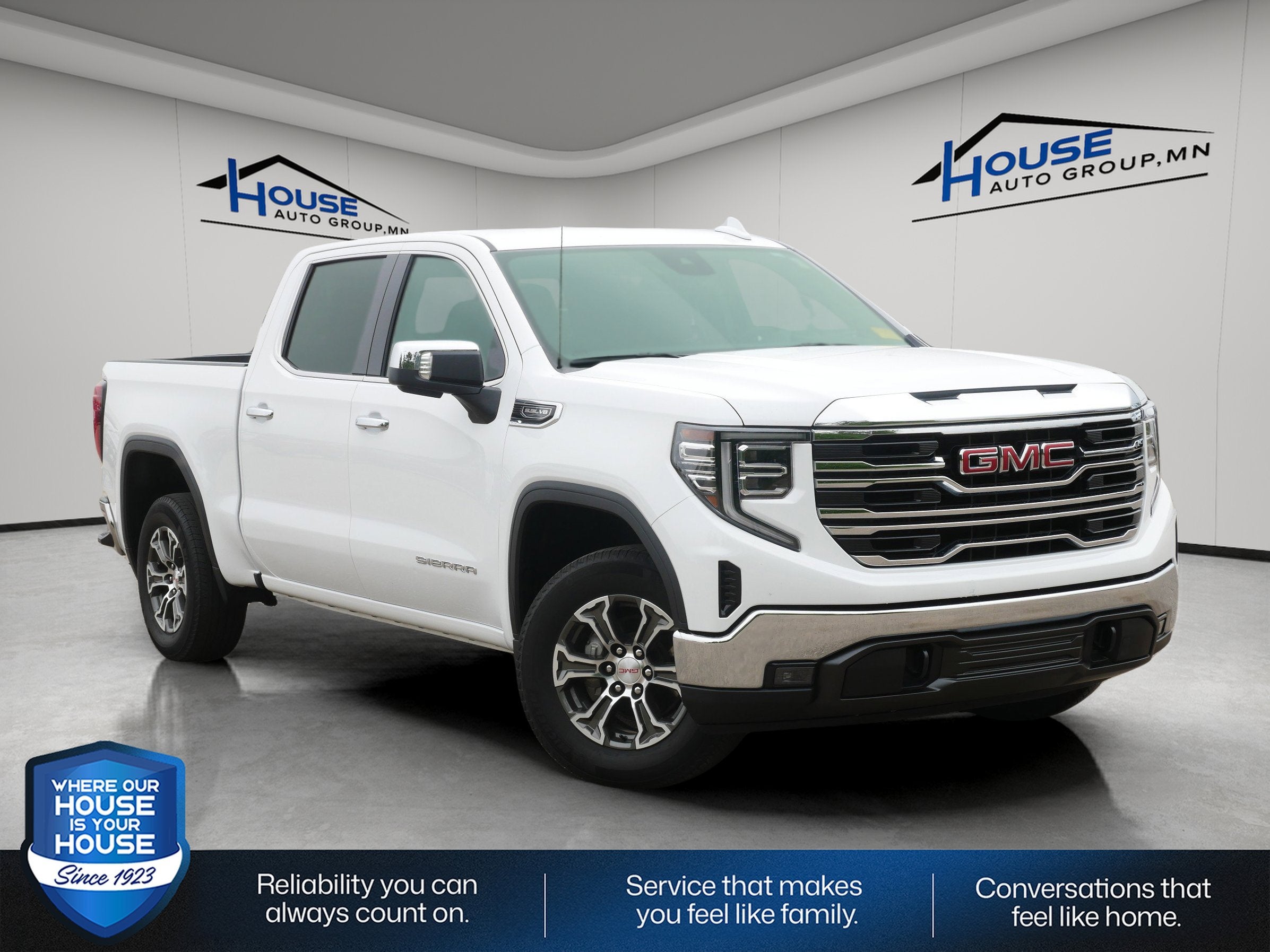 2025 GMC Sierra 4WD Crew Cab Short Box SLT's photo