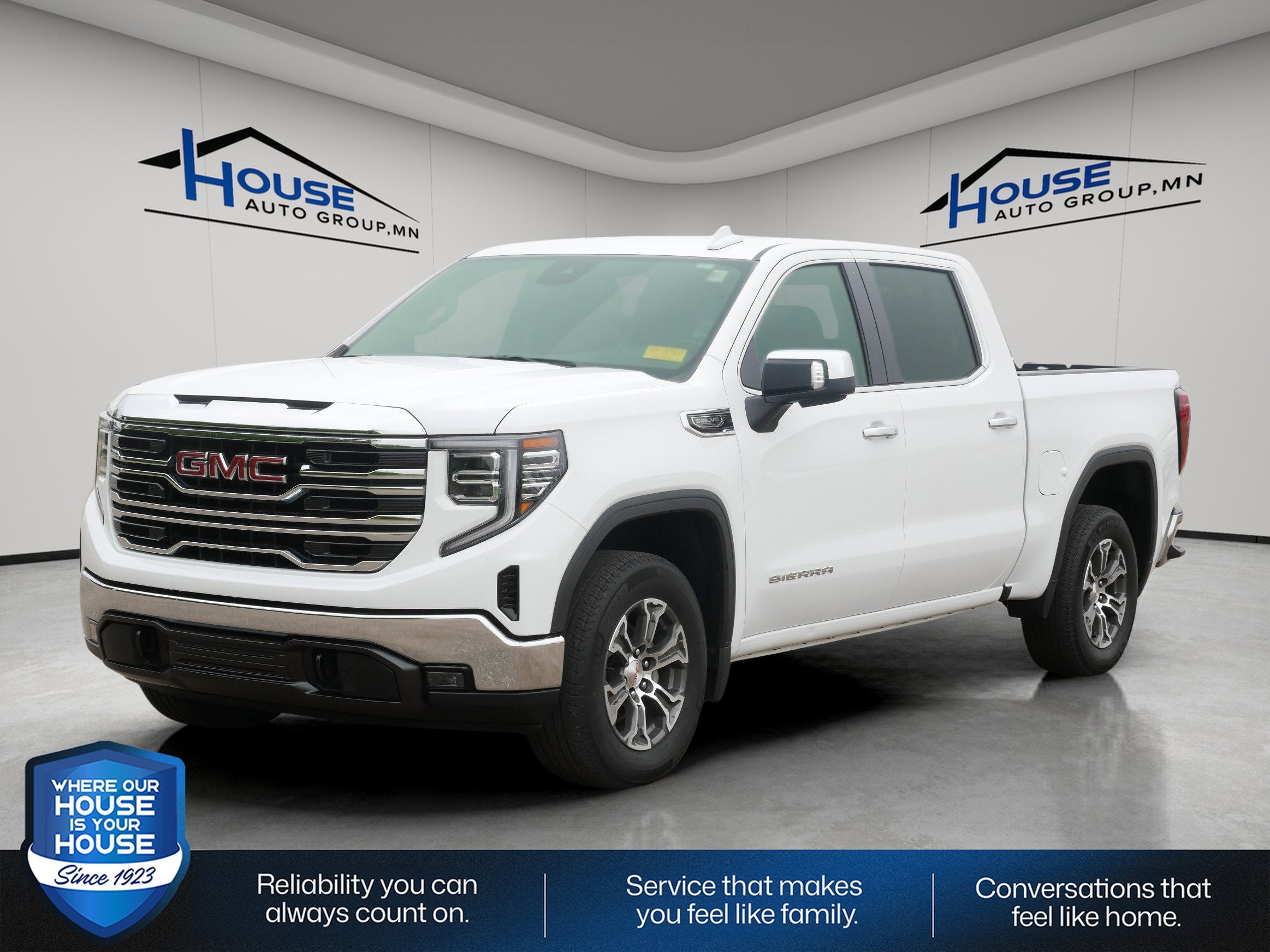 Used 2025 GMC Sierra 1500 SLT with VIN 1GTUUDED5SZ156056 for sale in Stewartville, Minnesota