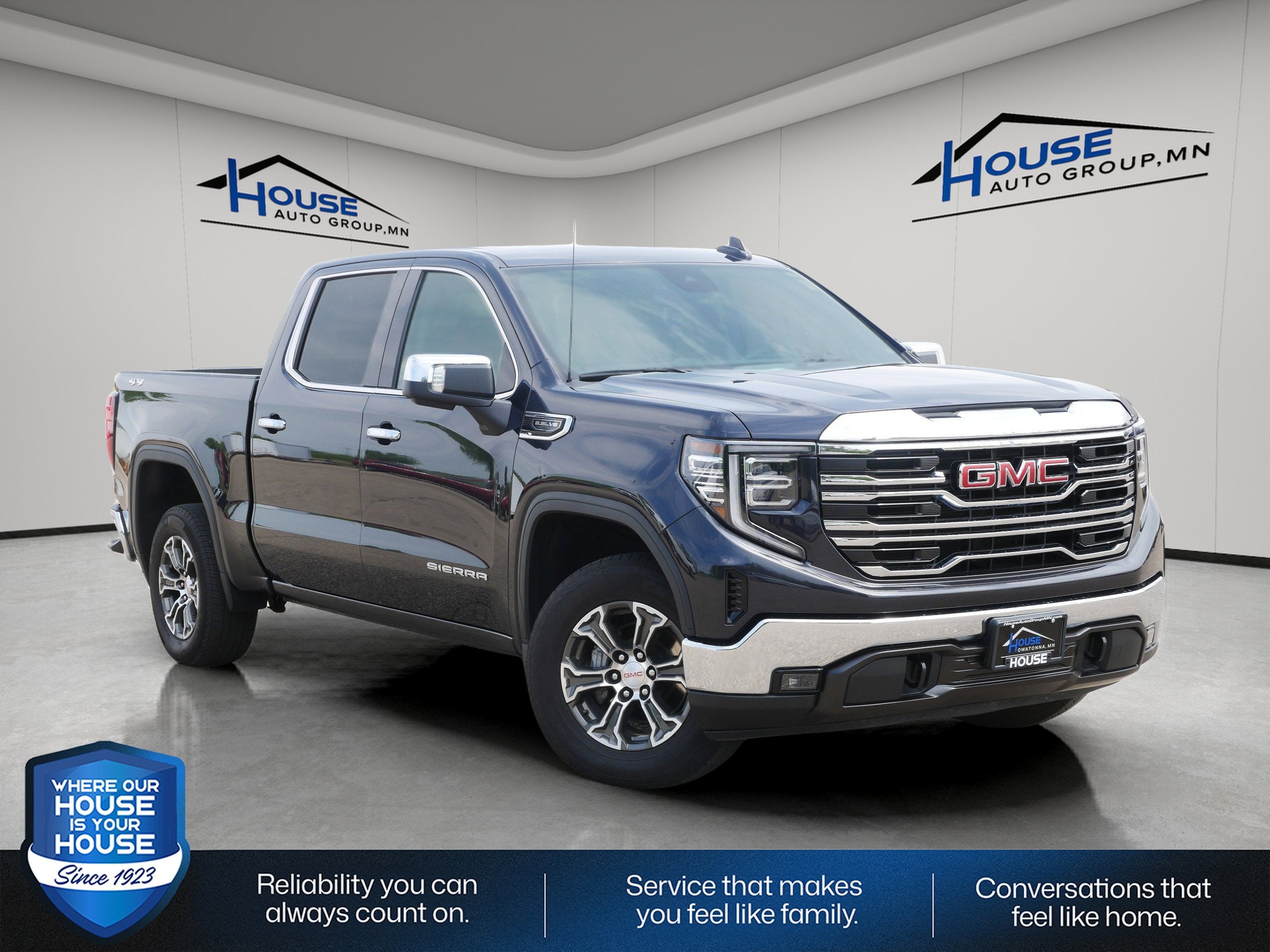 2025 GMC Sierra 4WD Crew Cab Short Box SLT's photo