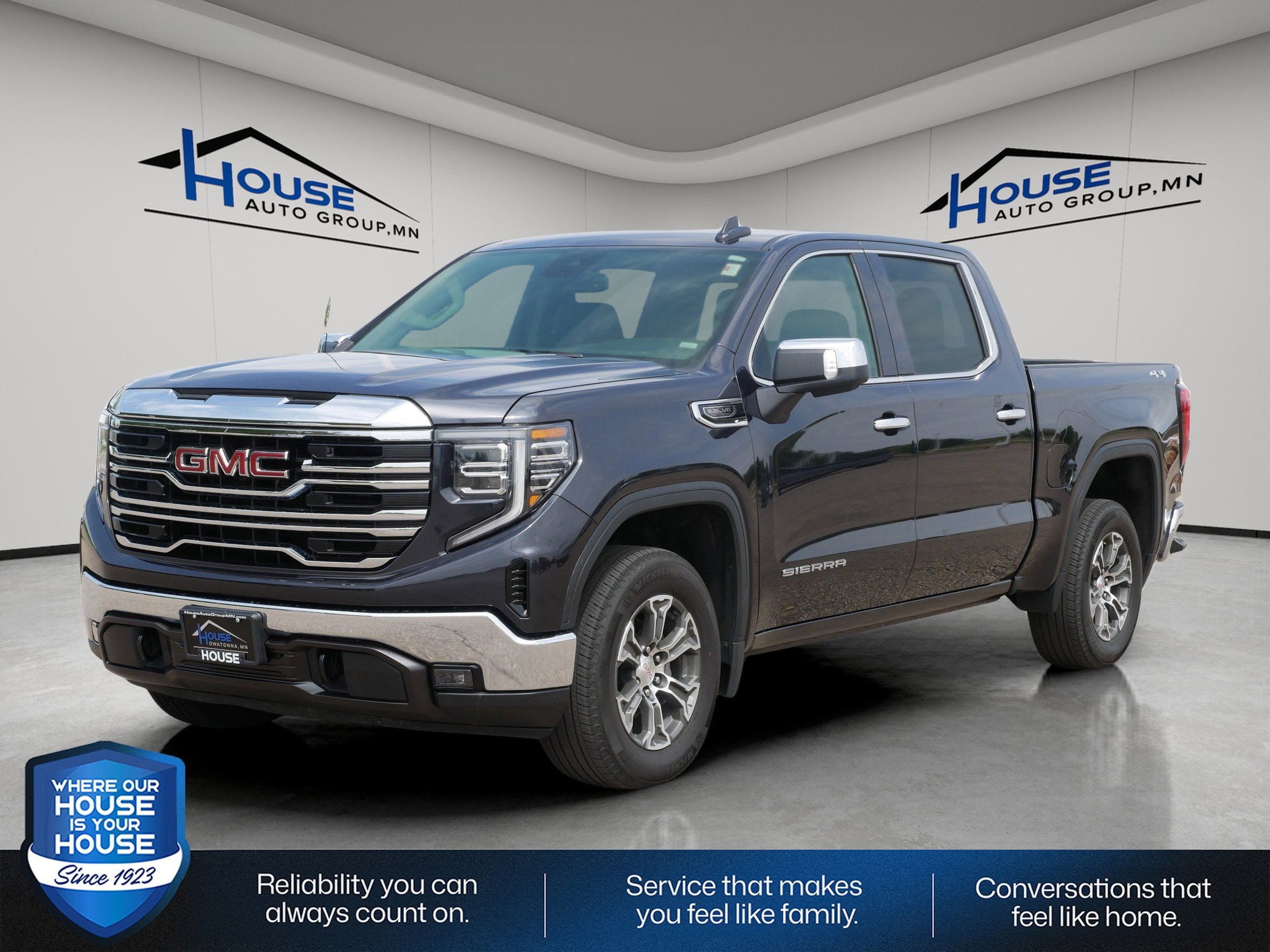 Used 2025 GMC Sierra 1500 SLT with VIN 1GTUUDED8SZ250822 for sale in Stewartville, Minnesota