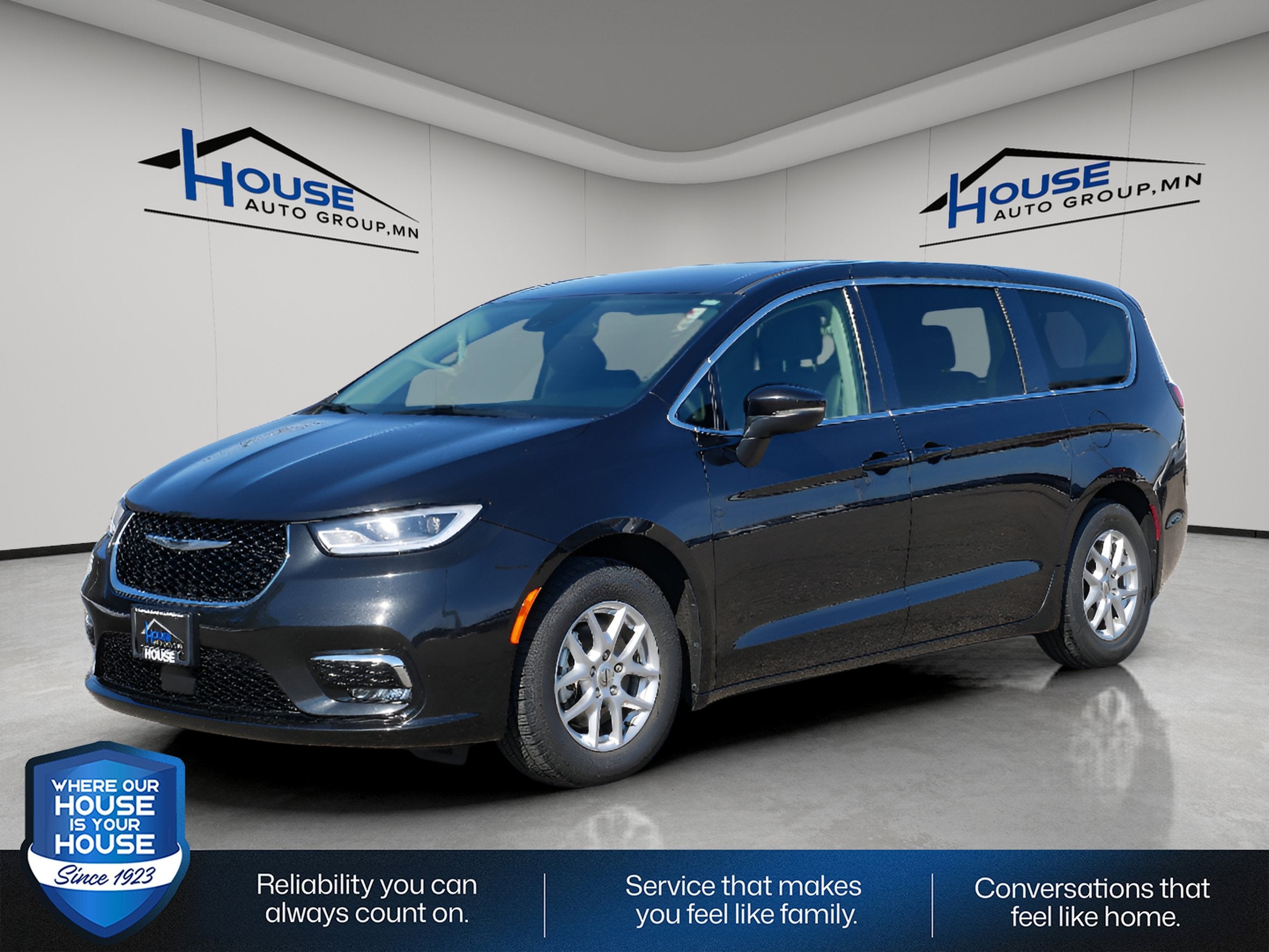 Used 2023 Chrysler Pacifica Touring L with VIN 2C4RC1BG2PR625420 for sale in Stewartville, Minnesota