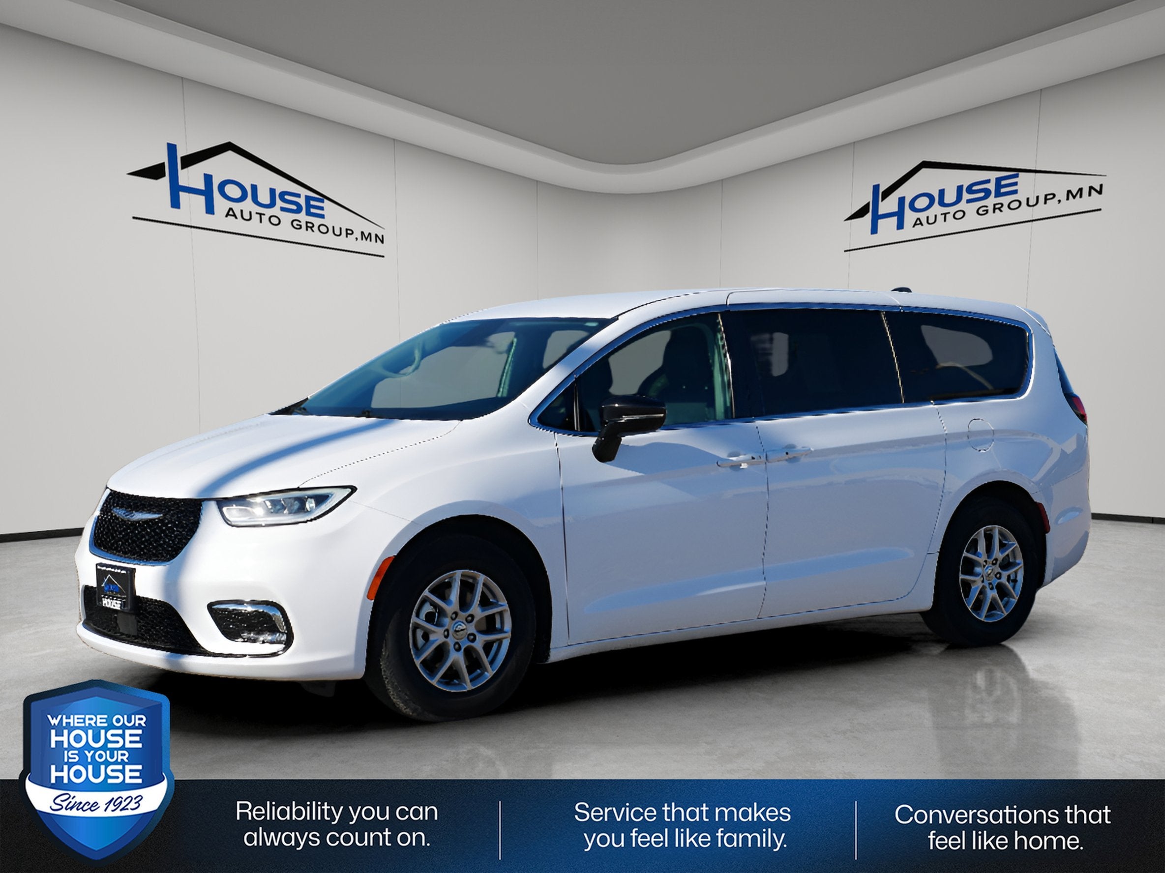 Used 2024 Chrysler Pacifica Touring L with VIN 2C4RC1BG3RR145860 for sale in Stewartville, Minnesota