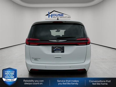2025 Chrysler Pacifica Select