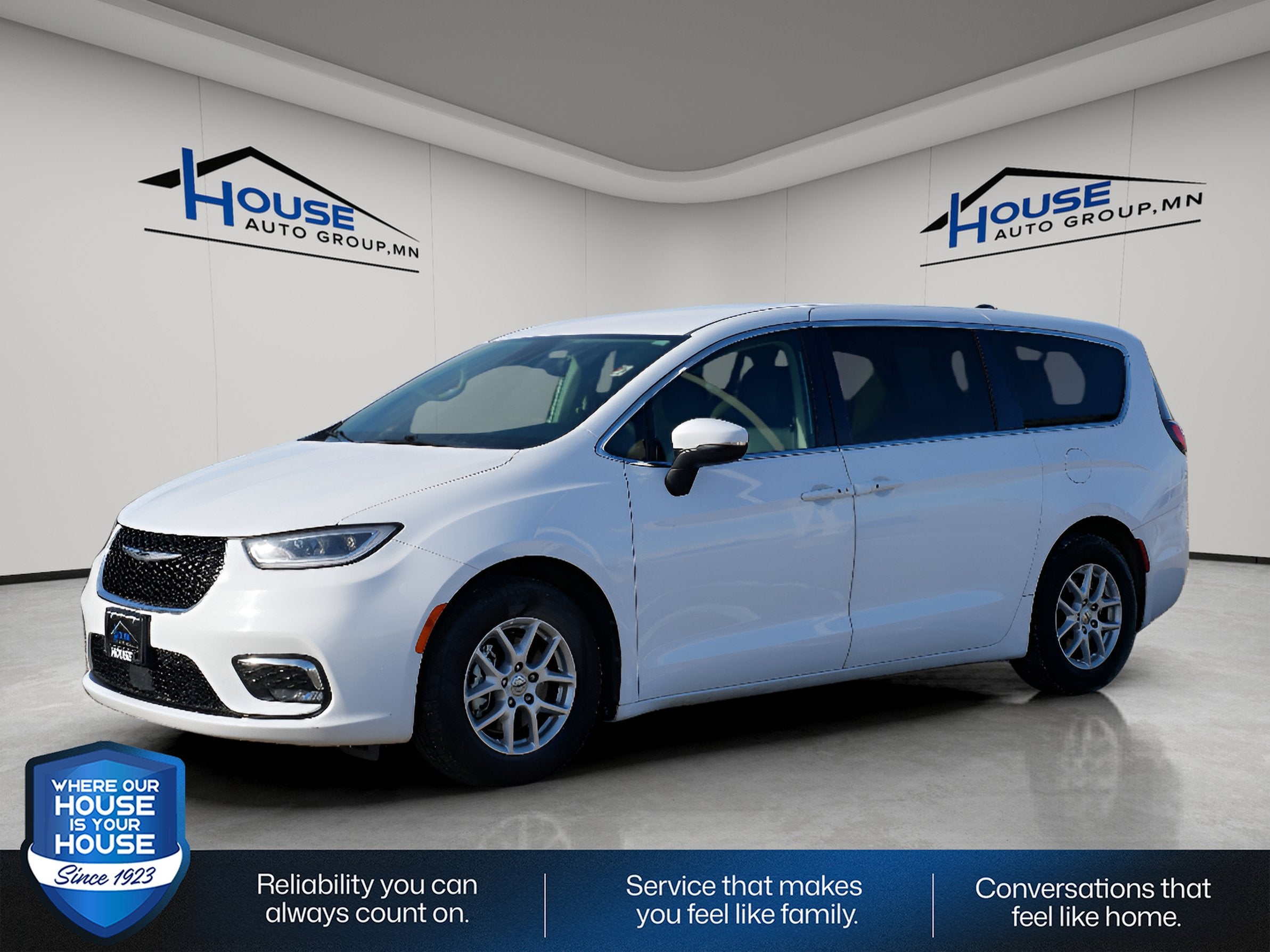 Used 2023 Chrysler Pacifica Touring L with VIN 2C4RC1BG8PR532546 for sale in Stewartville, Minnesota