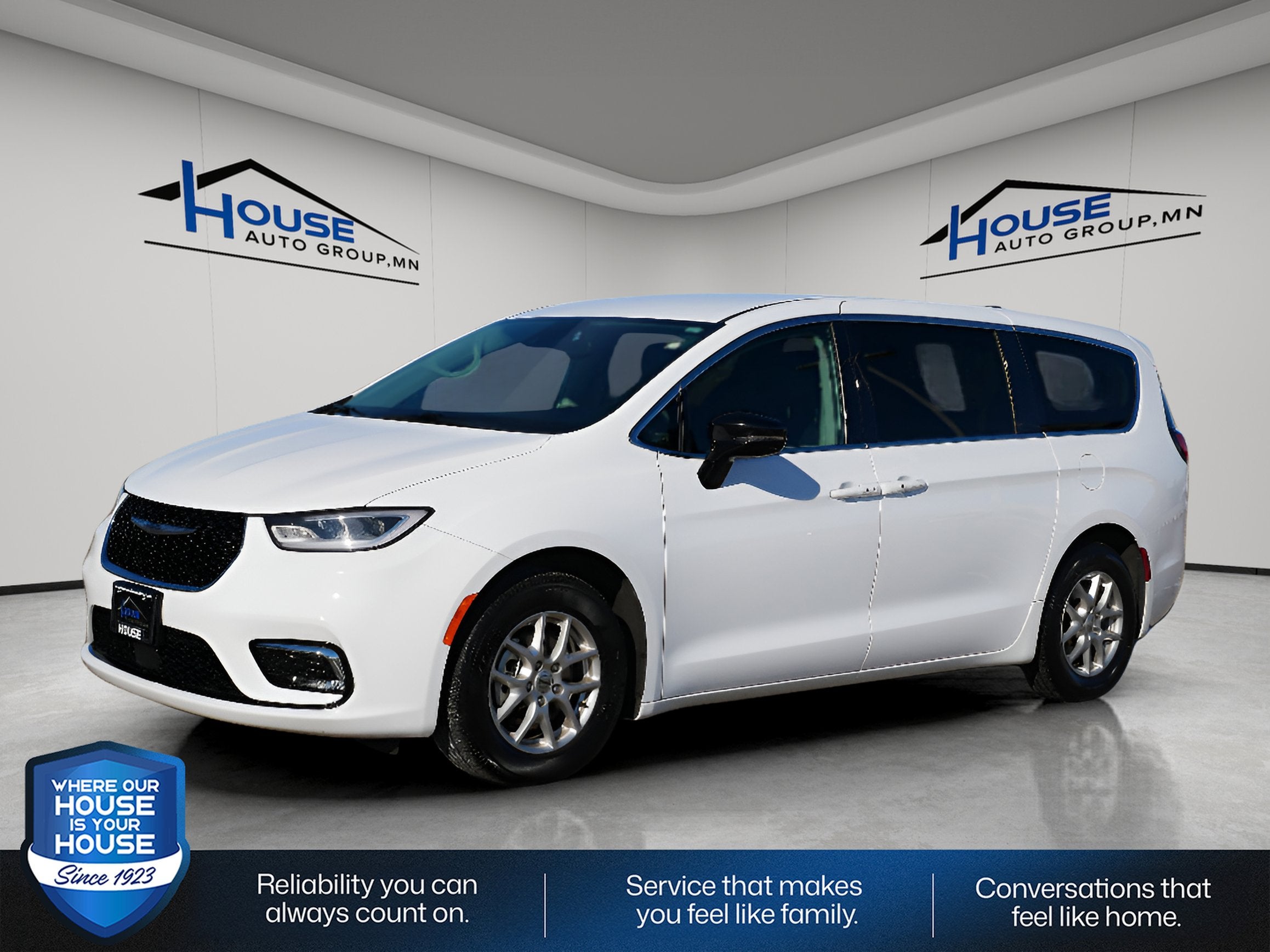 Used 2024 Chrysler Pacifica Touring L with VIN 2C4RC1BG9RR167989 for sale in Stewartville, Minnesota