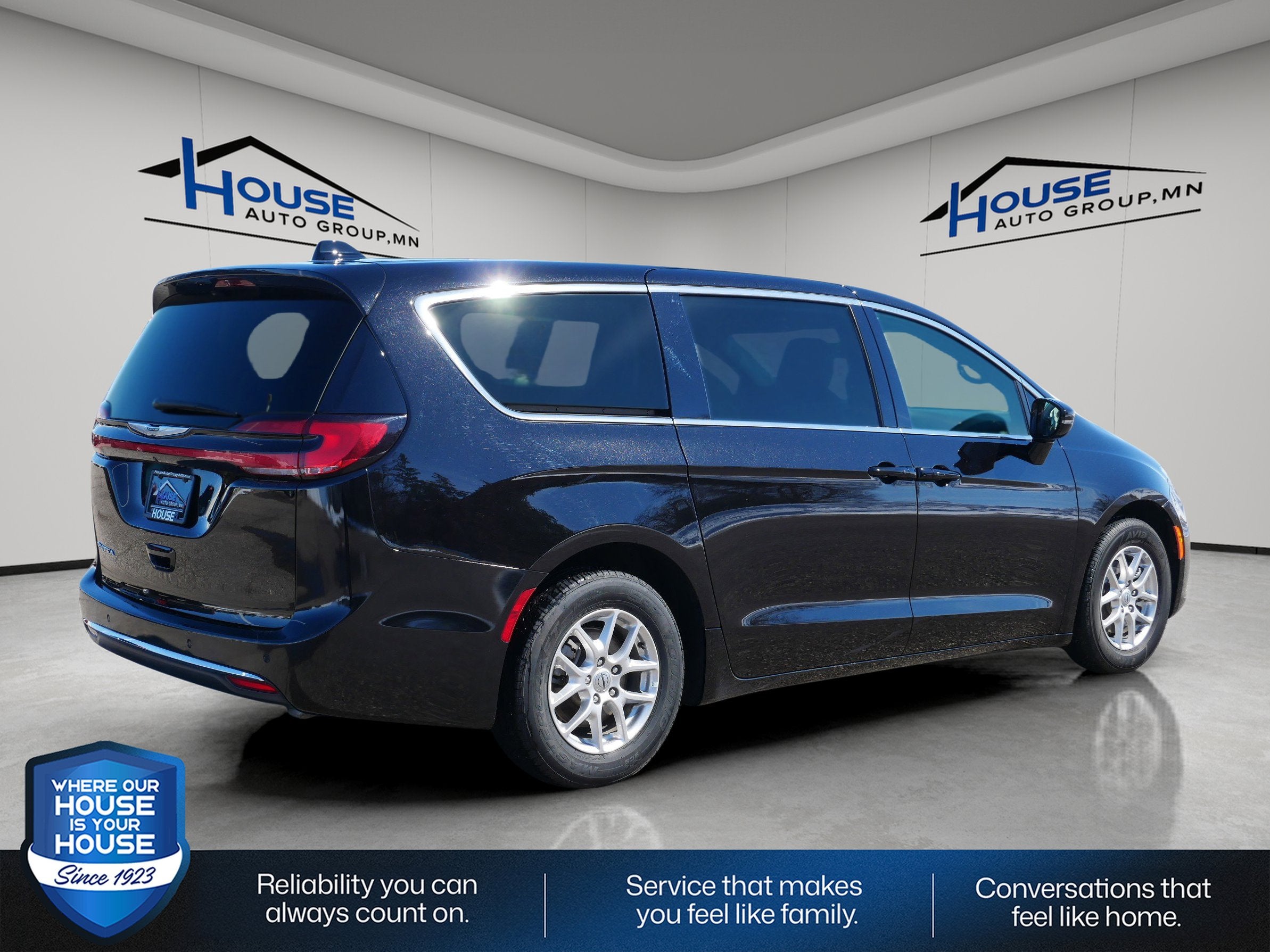 2025 Chrysler Pacifica Select