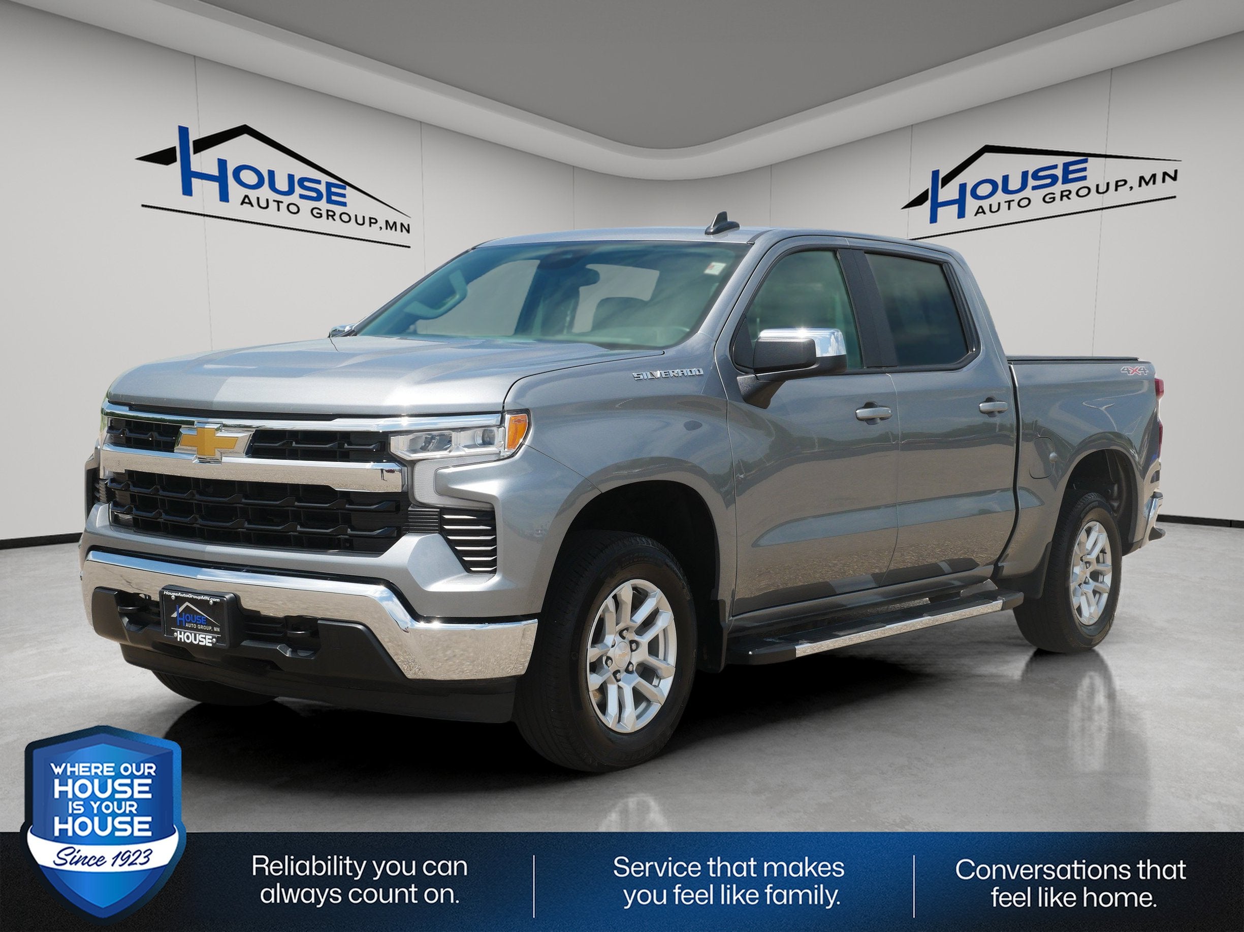 Used 2024 Chevrolet Silverado 1500 LT with VIN 3GCPDKEK5RG300151 for sale in Stewartville, Minnesota