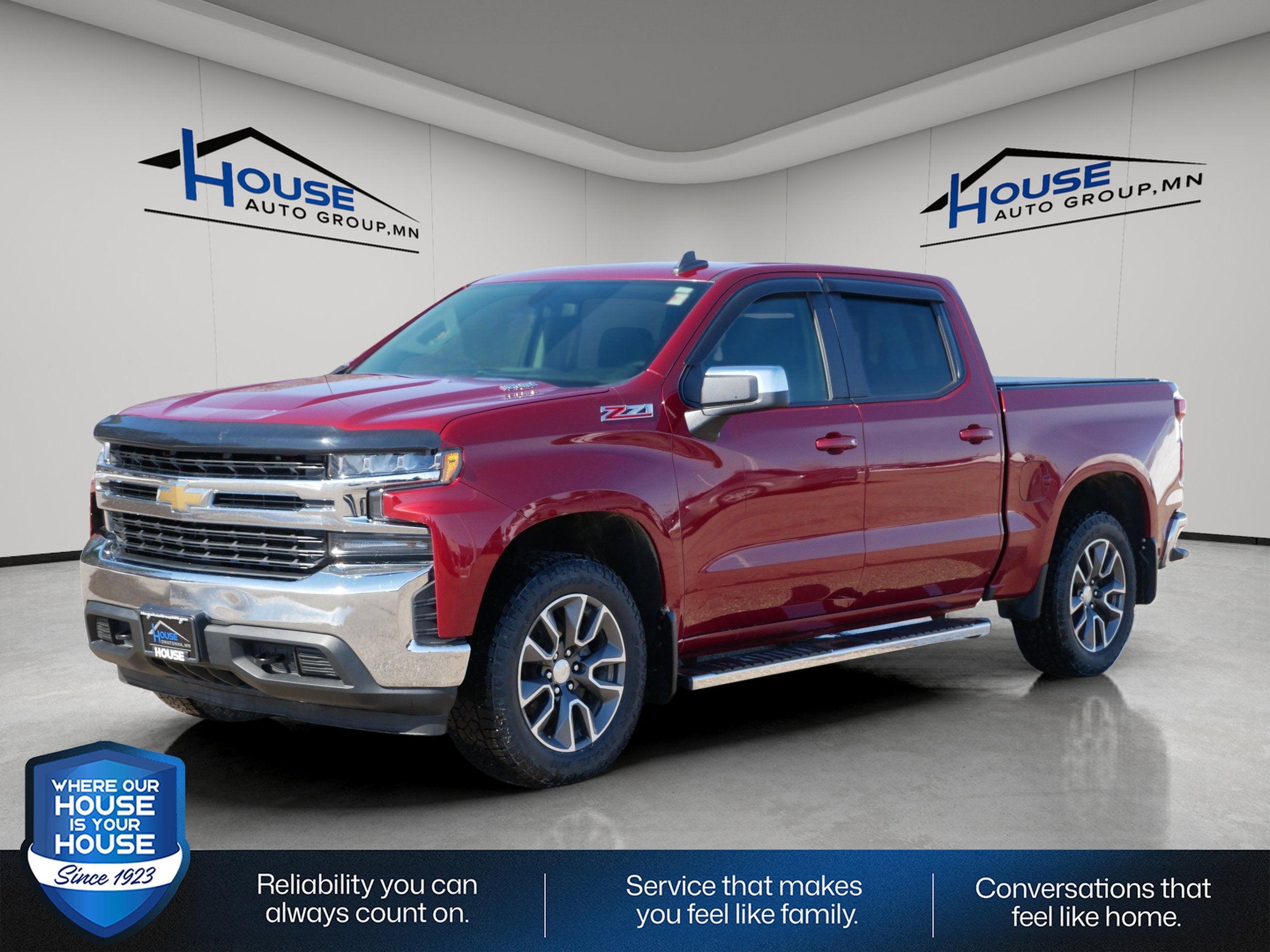 Used 2021 Chevrolet Silverado 1500 LT with VIN 3GCUYDET1MG226781 for sale in Stewartville, Minnesota