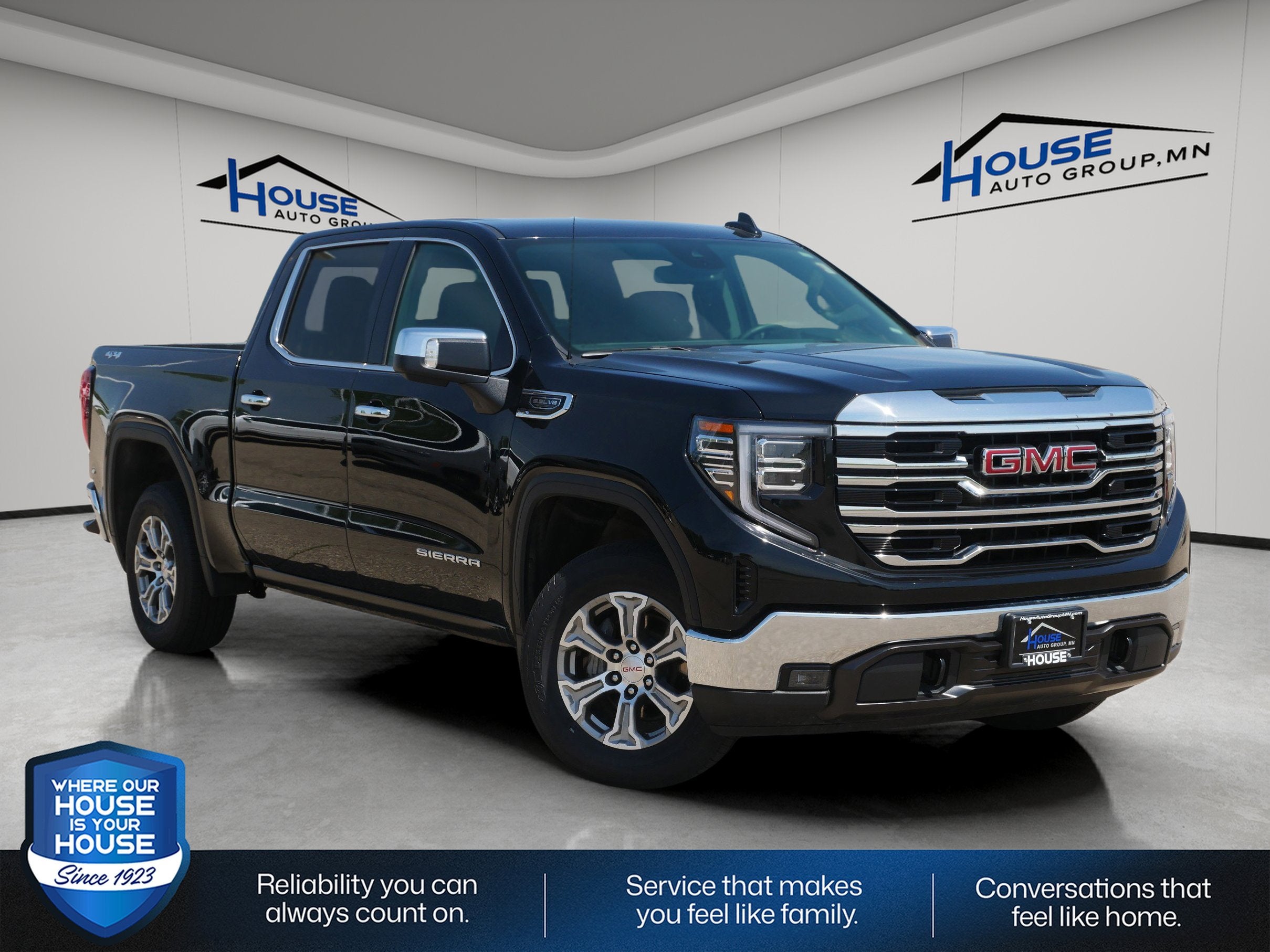2025 GMC Sierra 4WD Crew Cab Short Box SLT's photo