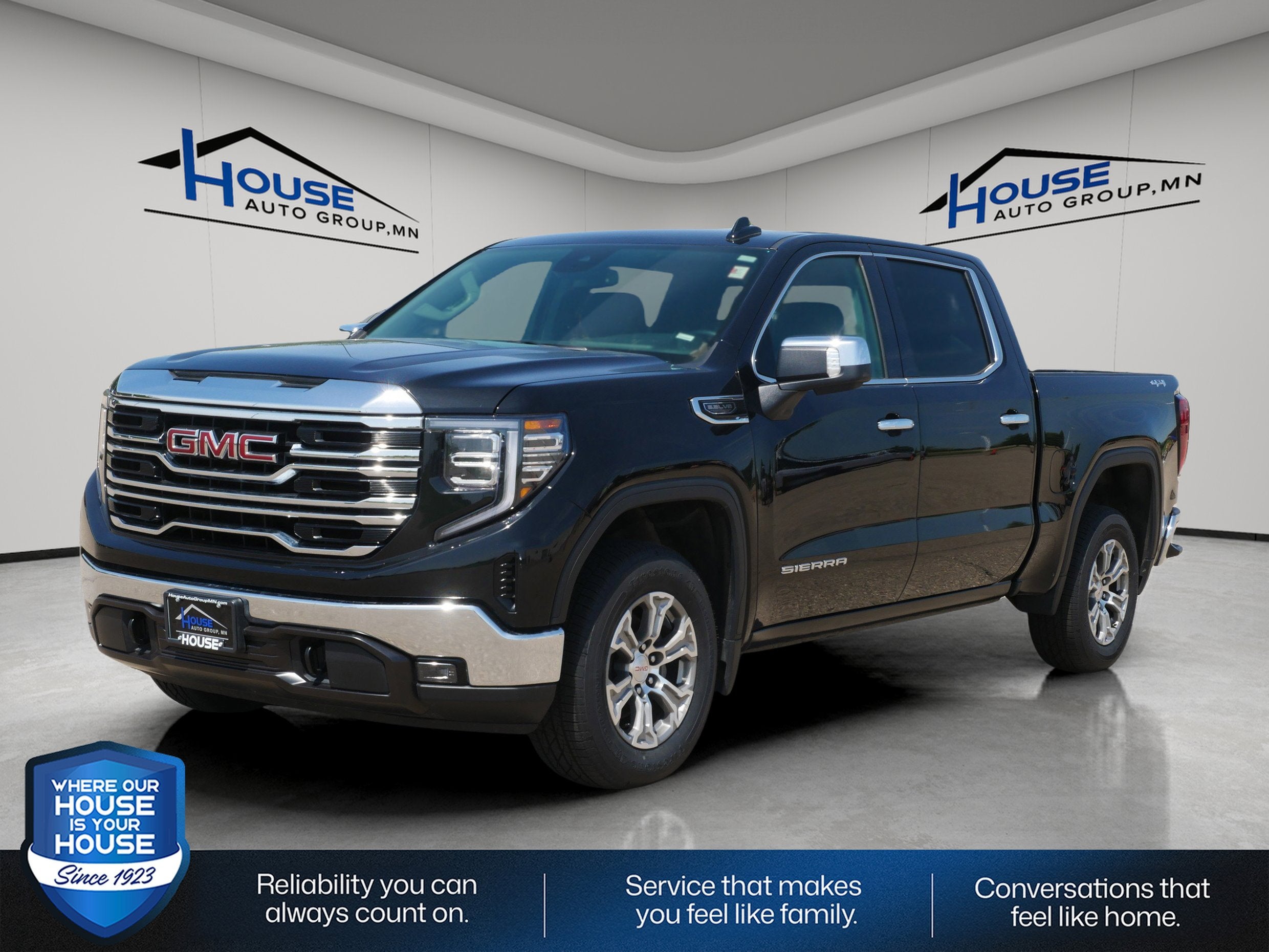 Used 2025 GMC Sierra 1500 SLT with VIN 3GTUUDED3SG197530 for sale in Stewartville, Minnesota