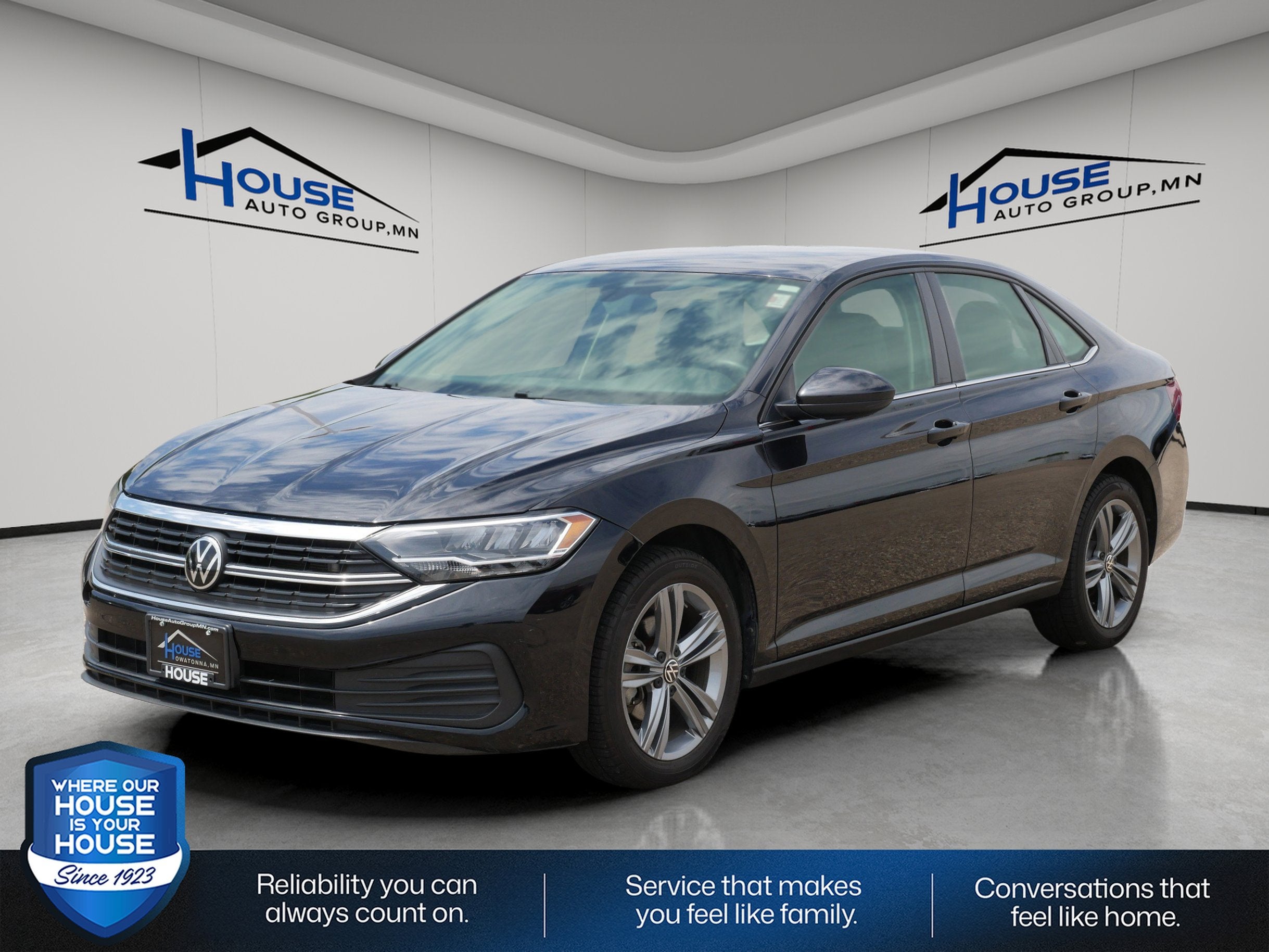 Used 2024 Volkswagen Jetta SE with VIN 3VWEM7BU2RM052126 for sale in Stewartville, Minnesota