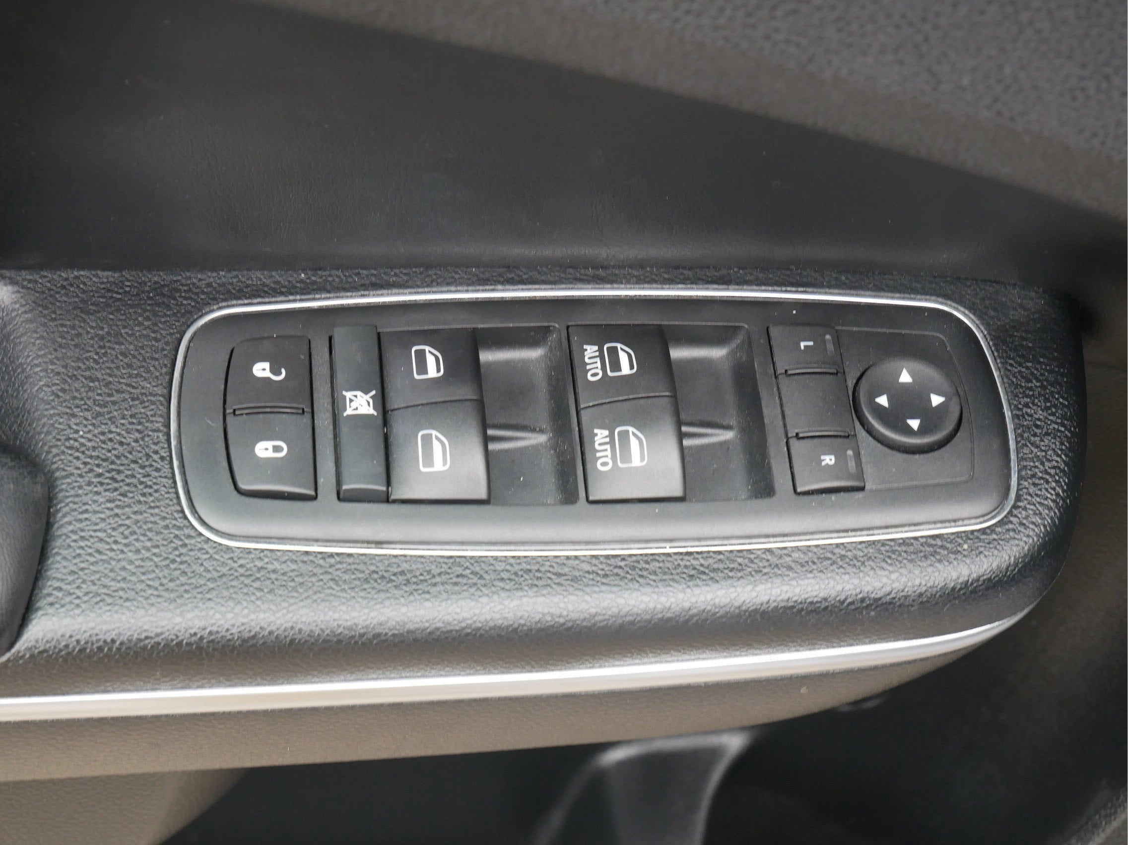 2017 Chrysler 300 Limited