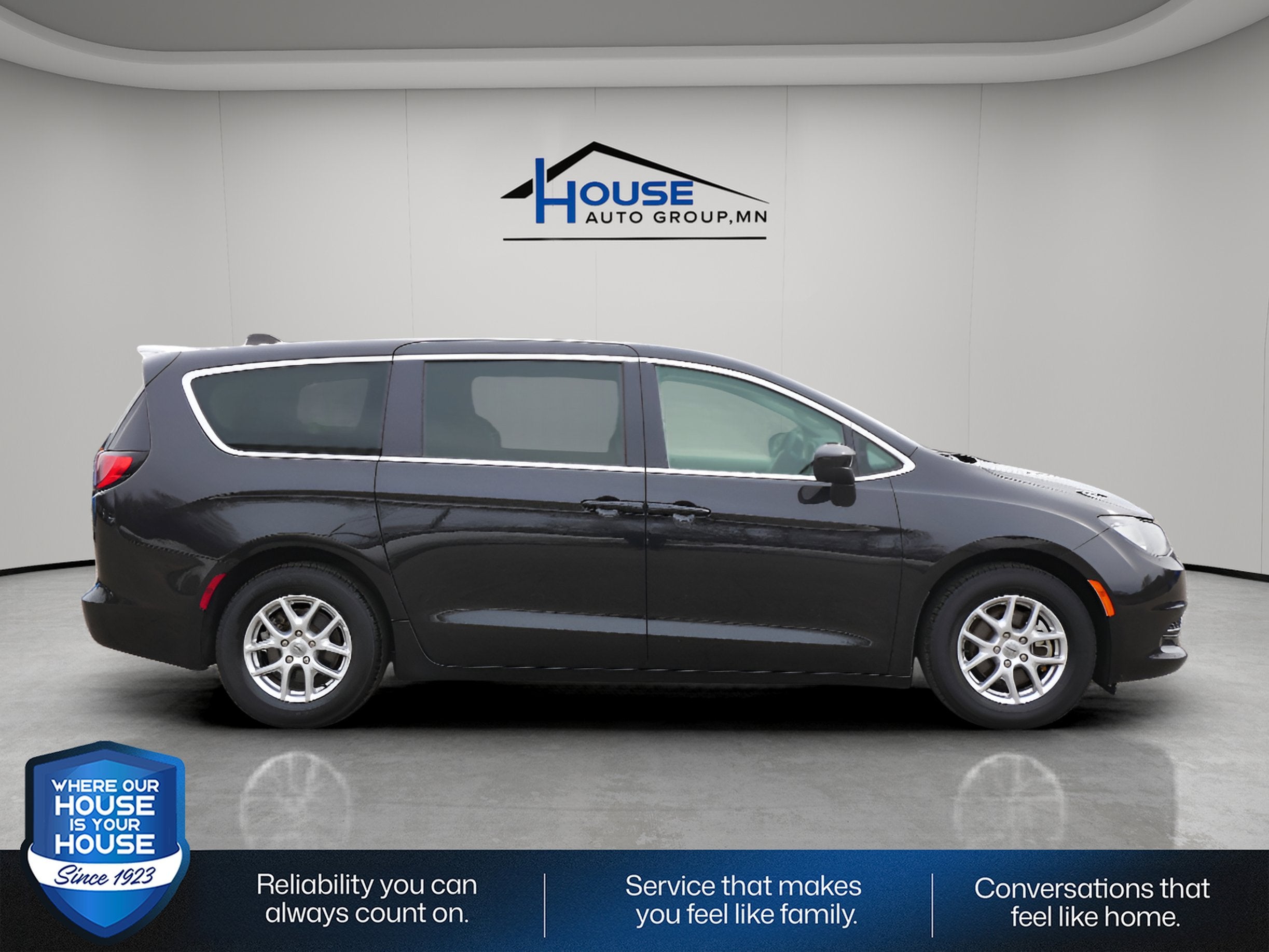 2023 Chrysler Voyager LX