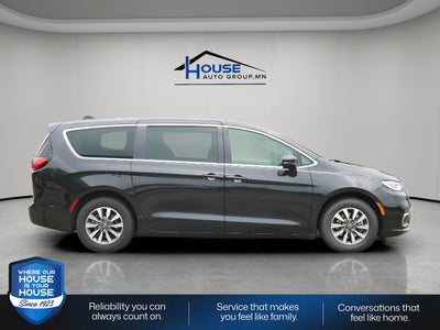 2024 Chrysler Pacifica Hybrid Select