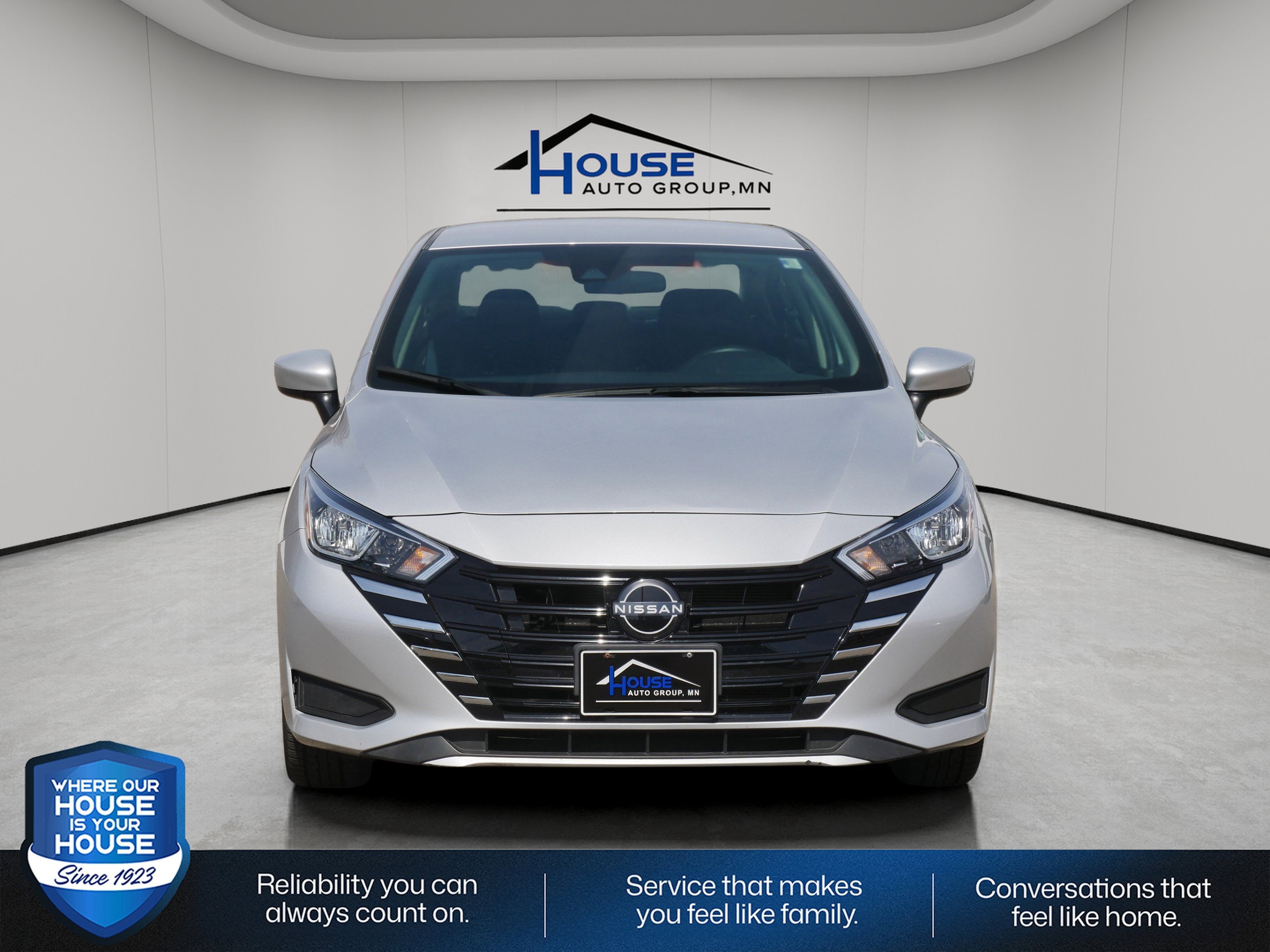 2023 Nissan Versa SV