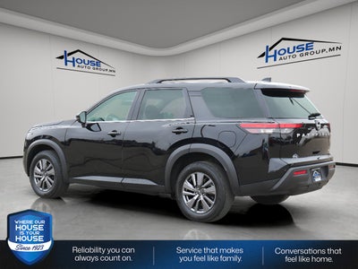 2025 Nissan Pathfinder SV