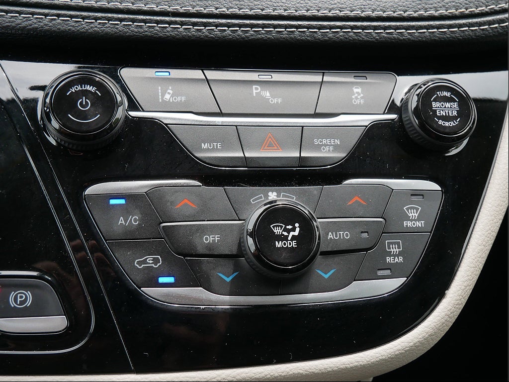 2024 Chrysler Pacifica Select