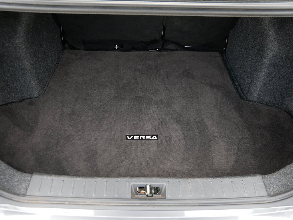2024 Nissan Versa SR