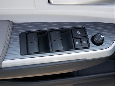 2026 Toyota Sienna XLE 8-Passenger
