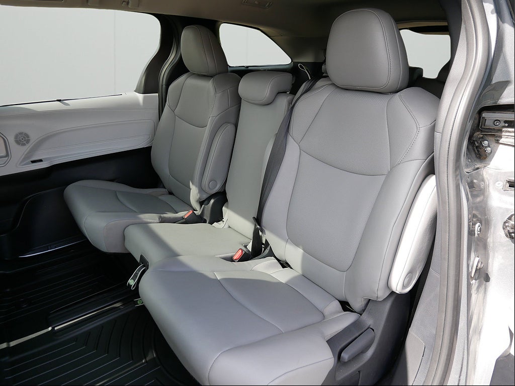 2026 Toyota Sienna XLE 8-Passenger
