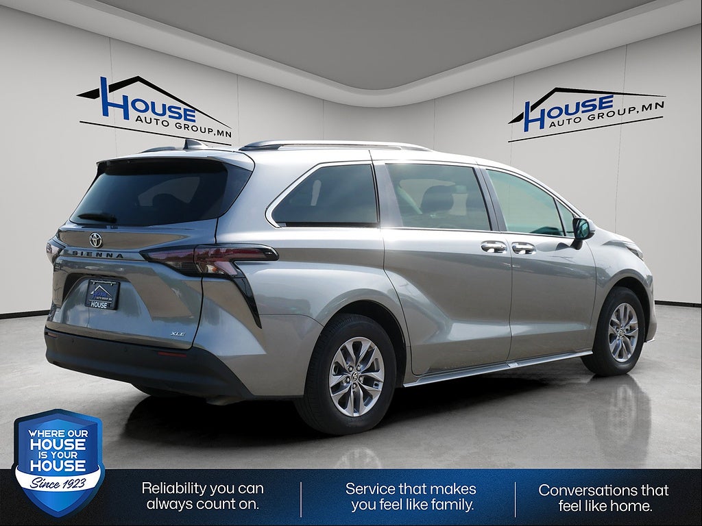 2026 Toyota Sienna XLE 8-Passenger