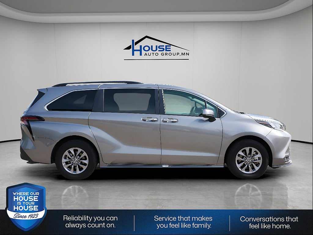 2026 Toyota Sienna XLE 8-Passenger